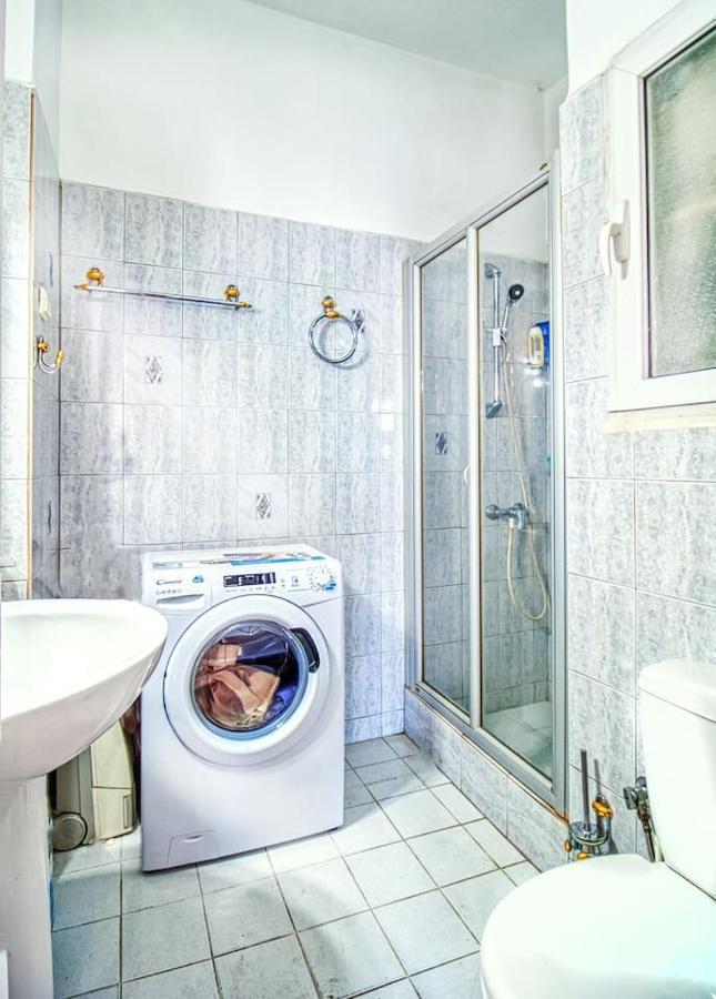 Spacious flat near Ampelokipoi metro station Atena Exterior foto